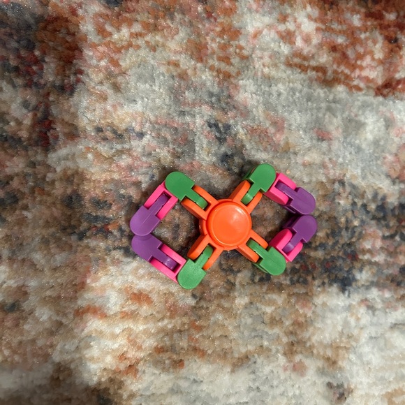 Fidgets 30 of assorted never played with - Picture 7 of 11